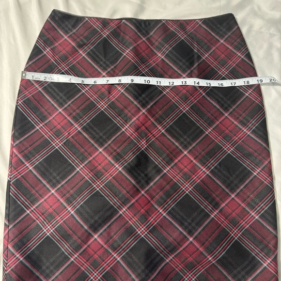 White House Black Market Plaid Skirt Black and Red Size 6 - Picture 7 of 11